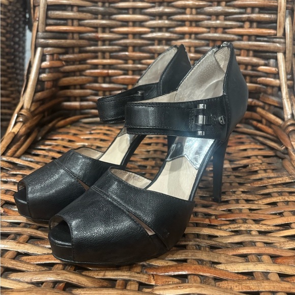 Michael Kors Black Peep-Toe Heels in size 9. Great condition! - Picture 15 of 15
